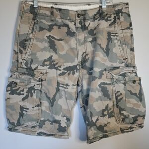 Levi's Men's Camouflage Cargo Shorts in Beige & Green